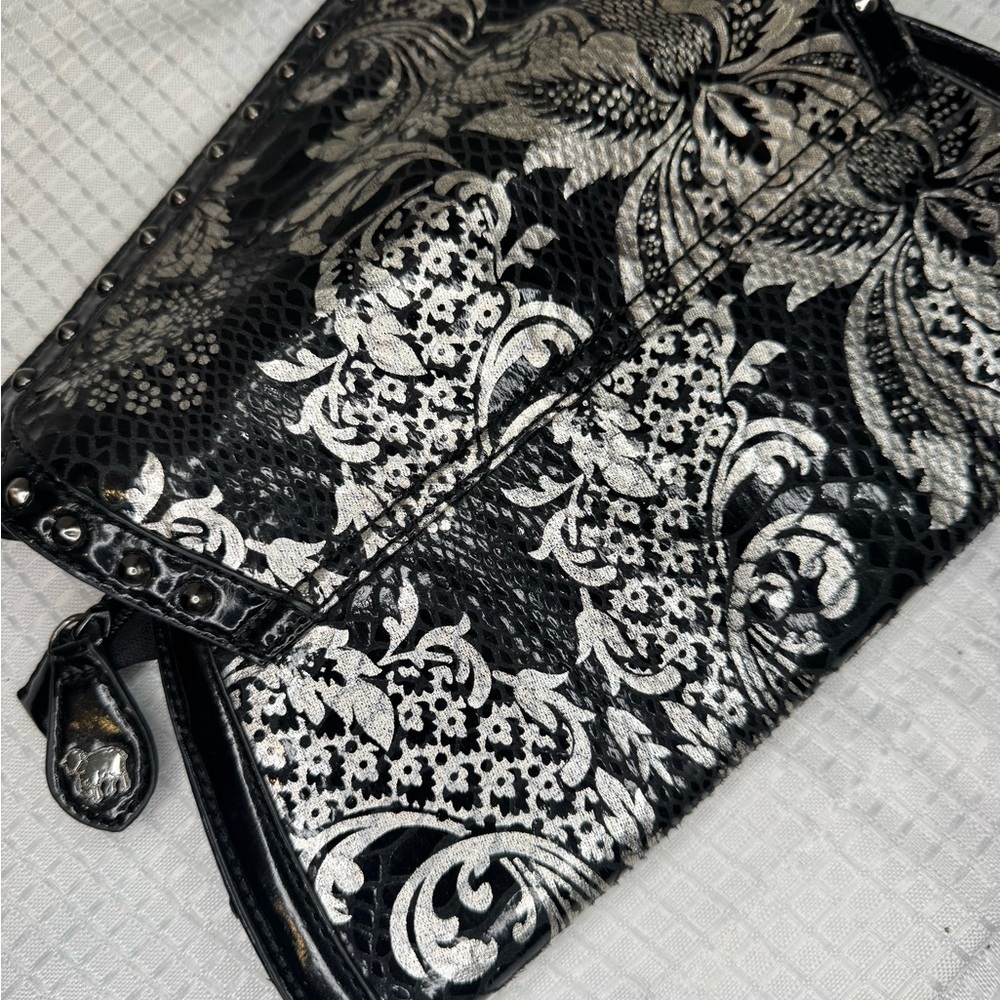 Elegant Black and Silver Clutch - Picture 3 of 4
